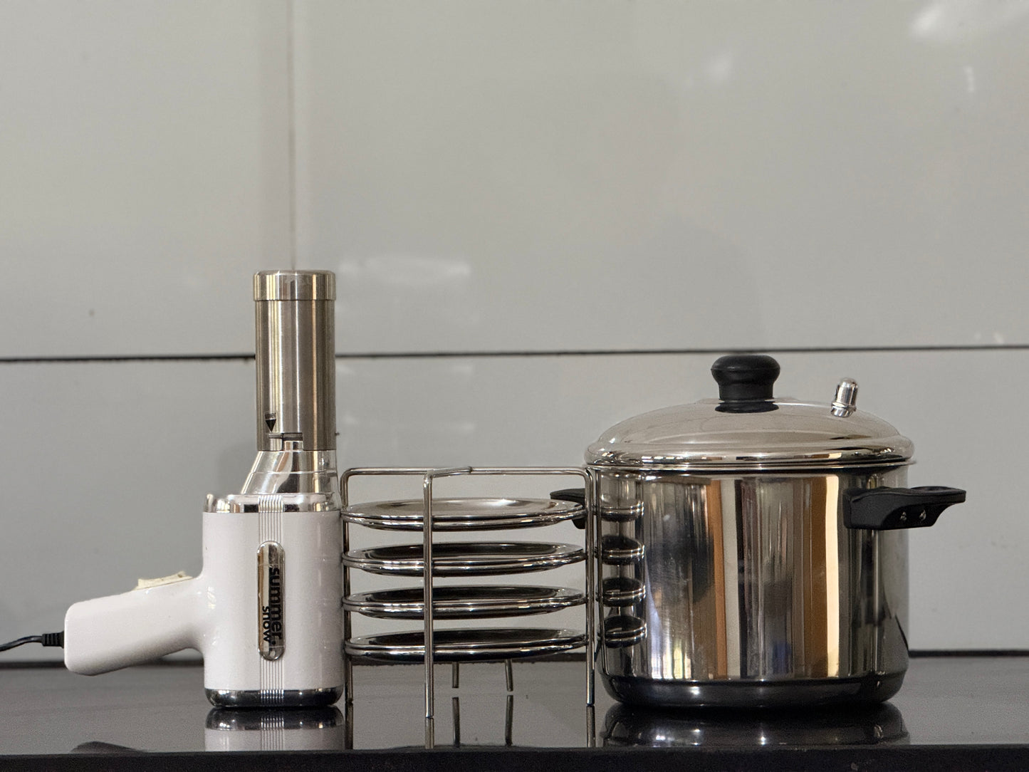 Combo Automatic Idiyappam Maker (D plug) + Idiyappam steamer and plates